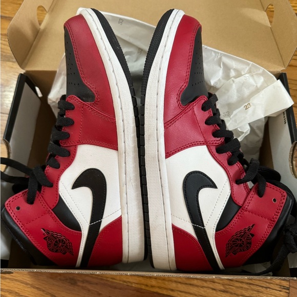 nike air jordan mid 1 size 8 black and red and white SAME DAY SHIP - Picture 2 of 4